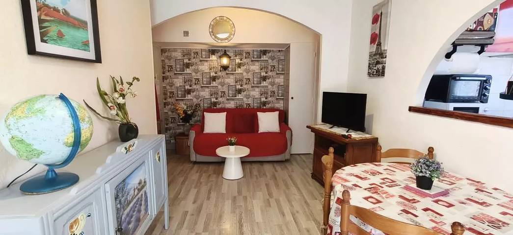 Gîte pour 4 personnes, avec balcon dans Arenes de Frejus