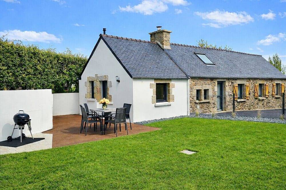 Jolie maison rénovée avec goût proche plages et Gr 34 in Tréglonou, Région de Brest