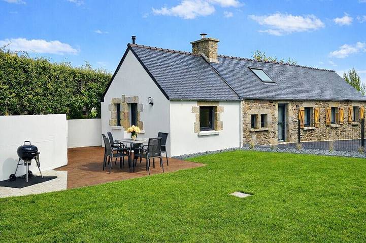 Location de vacances pour 4 personnes, avec jardin et terrasse à Tréglonou