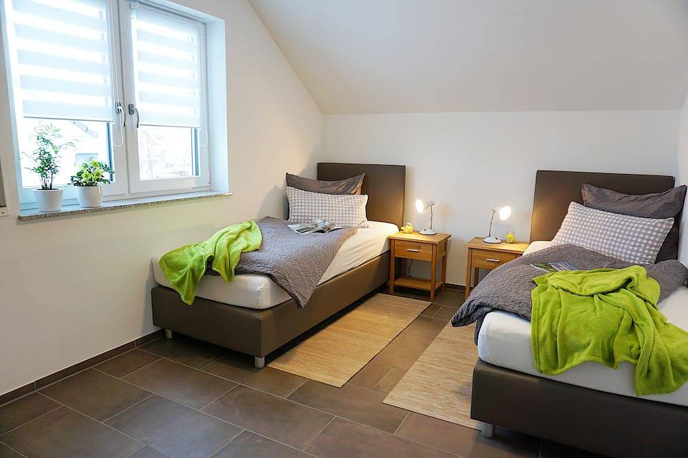 Ganze Wohnung, Annkommen-Wohlfühlen-Genießen, Fewo Schöne Lau, Dg, 3 Schlafzimmer, max. 6 Pers. in Blaubeuren, Alb-Donau-Kreis