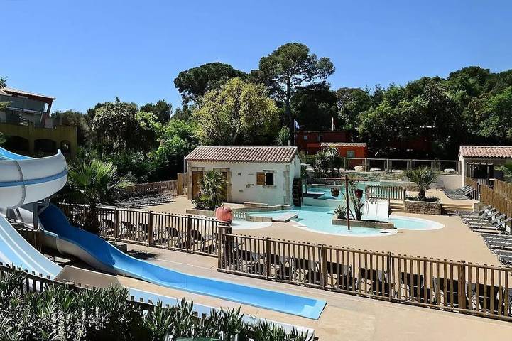 Roulotte 21m² / 1 chambre - Terrasse 3m² 3 personnes in Cavalaire-sur-Mer, Parc national de Port-Cros