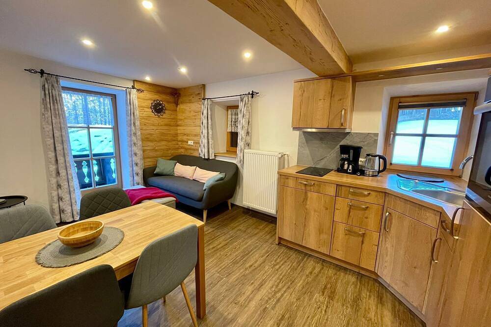 Ganze Wohnung, Ferienwohnung Nr. 2, 1-4 Personen, 40 qm, Dusche/Wc, Balkon, Tv, 1 Schlafzimmer + 1 Wohnschlafzimmer, Obergeschoss in Hintersee, Ramsau bei Berchtesgaden