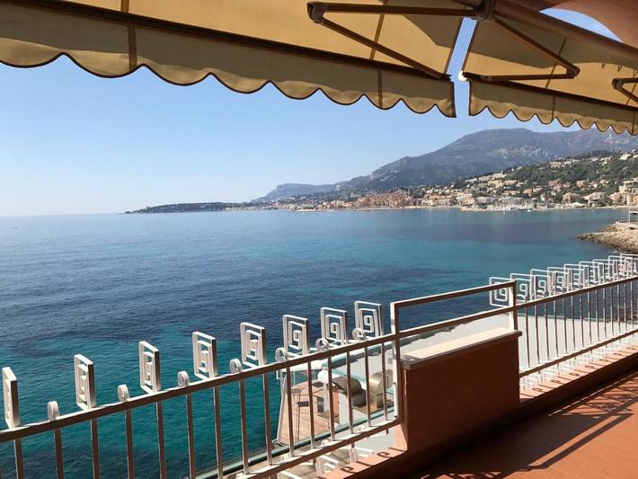 Ferienwohnung für 3 Personen, mit Terrasse und Ausblick in Grimaldi (Ventimiglia)