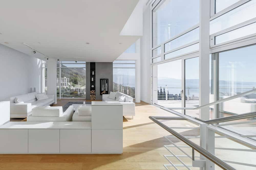 Luxury Villa with infinity pool and lake view from architect Richard Meier in Gardone Riviera, Montagnes autour du lac de Garde