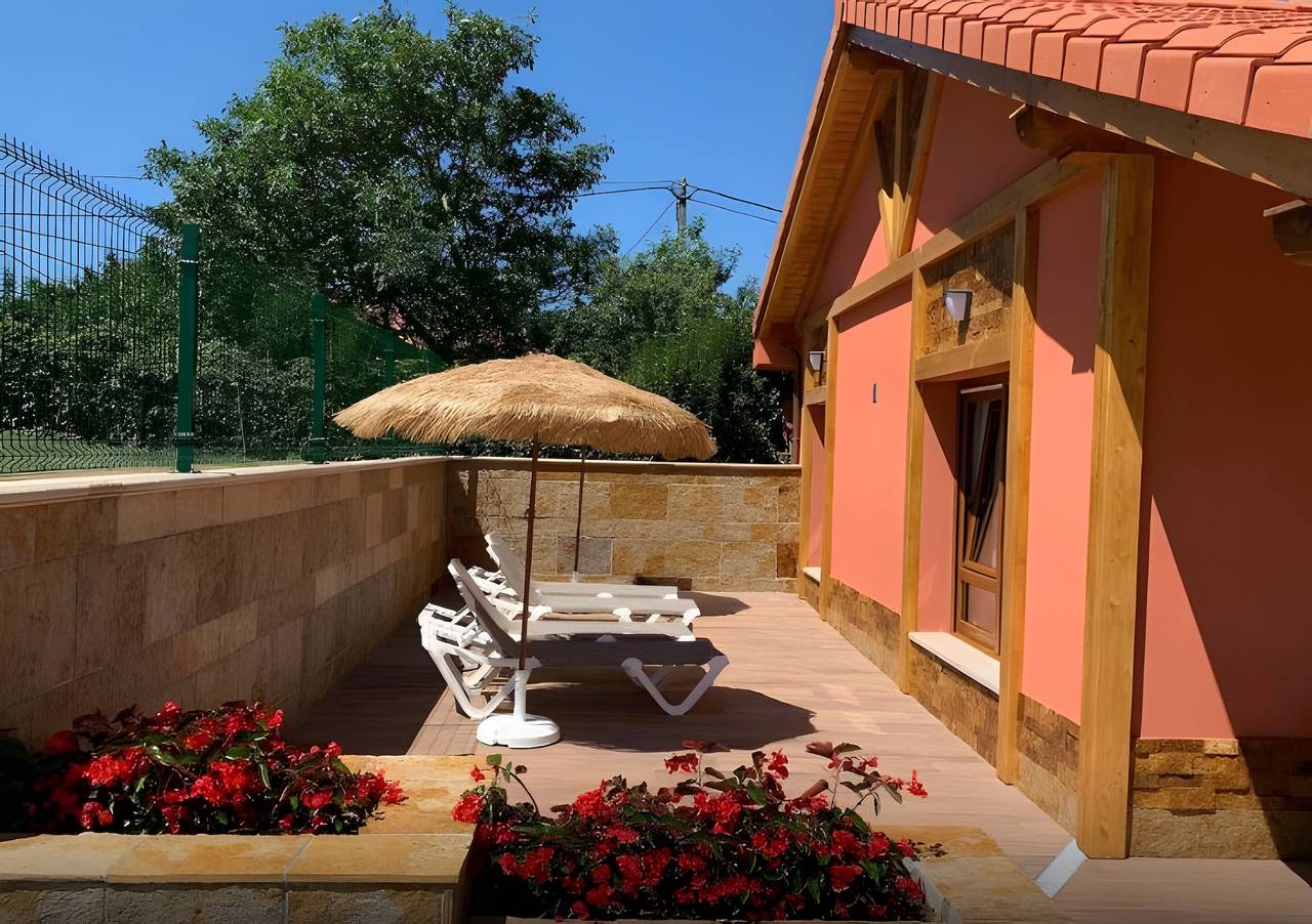 Apartamento entero, Apartamento con terraza, piscina y vistas a la montaña in Miengo, Costa de Cantabria