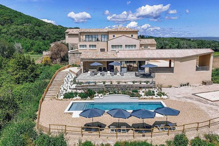 Location de vacances pour 13 personnes, avec Balcon et Jacuzzi à Saint-Christol-de-Rodières