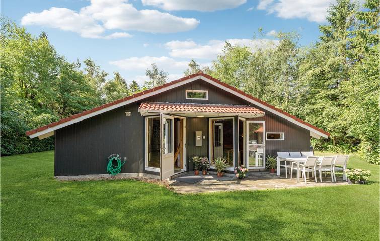 Ferienhaus für 8 Personen, mit Terrasse und Whirlpool sowie Garten in Herning