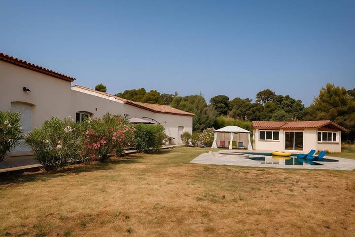 Chambre d’hôte pour 2 personnes, avec jardin ainsi que vue et piscine, animaux acceptés à Bormes-les-Mimosas - 3