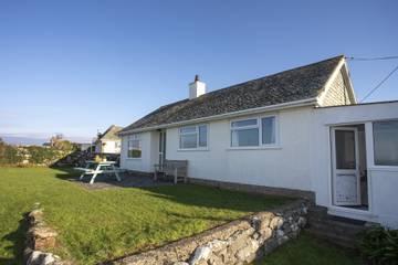 Log Cabin for 6 People in Gwynedd, North-Wales, Photo 2