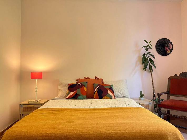 Chambre d’hôte pour 2 personnes, avec vue ainsi que jardin et balcon