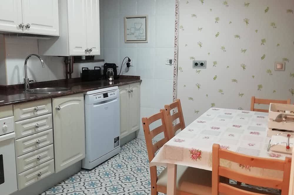 Entire apartment, Santiago tourist apartment in Logroño, La Rioja Province