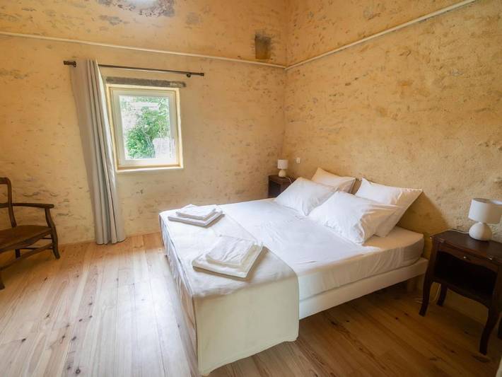 Gîte pour 3 personnes, avec piscine et jardin ainsi que terrasse et vue à Saint-Martin-Lalande - 2