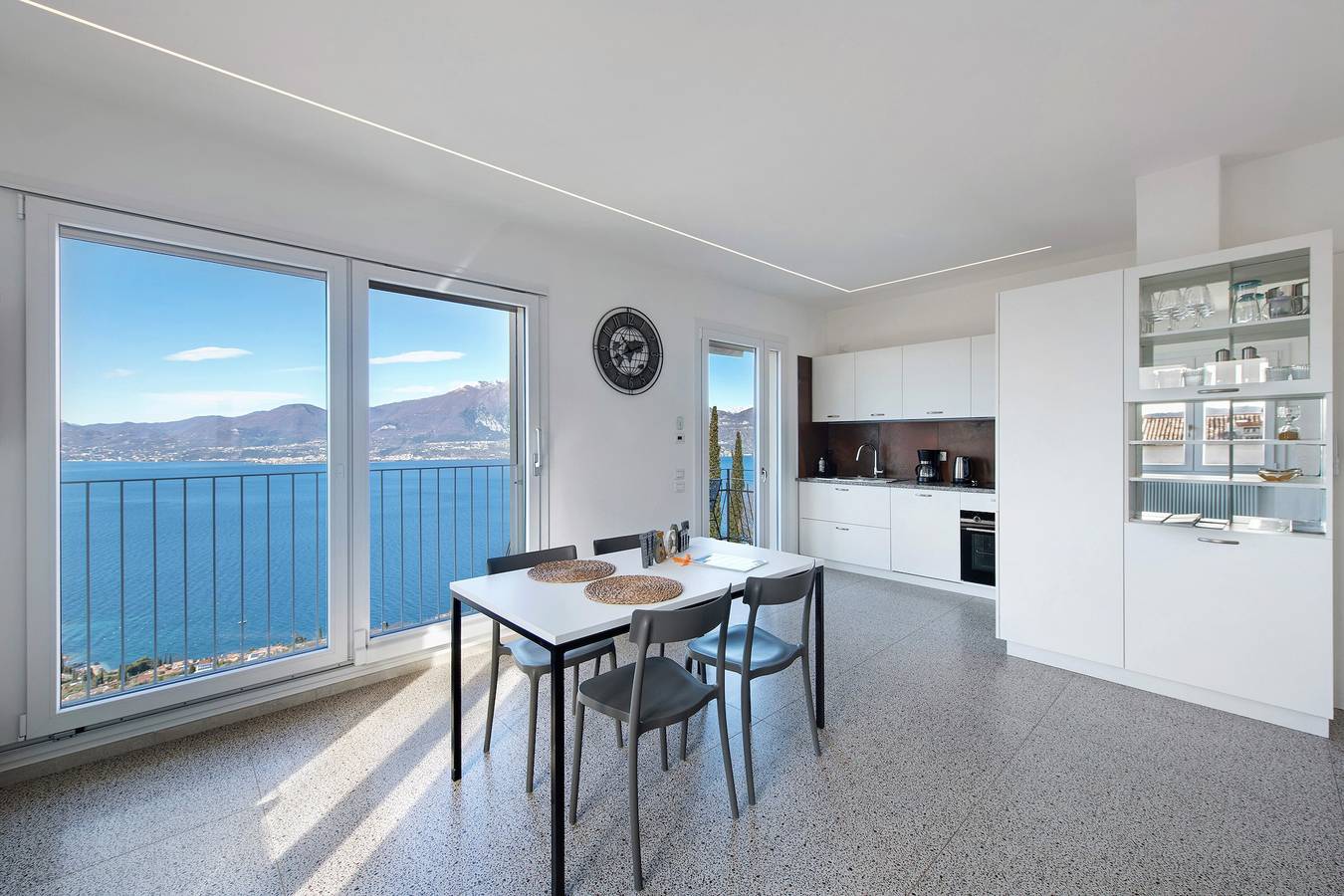 Ganze Wohnung, Ferienwohnung 'Casa Serena' mit Seeblick, Wlan und Klimaanlage in Torri del Benaco, Gardasee-Berge