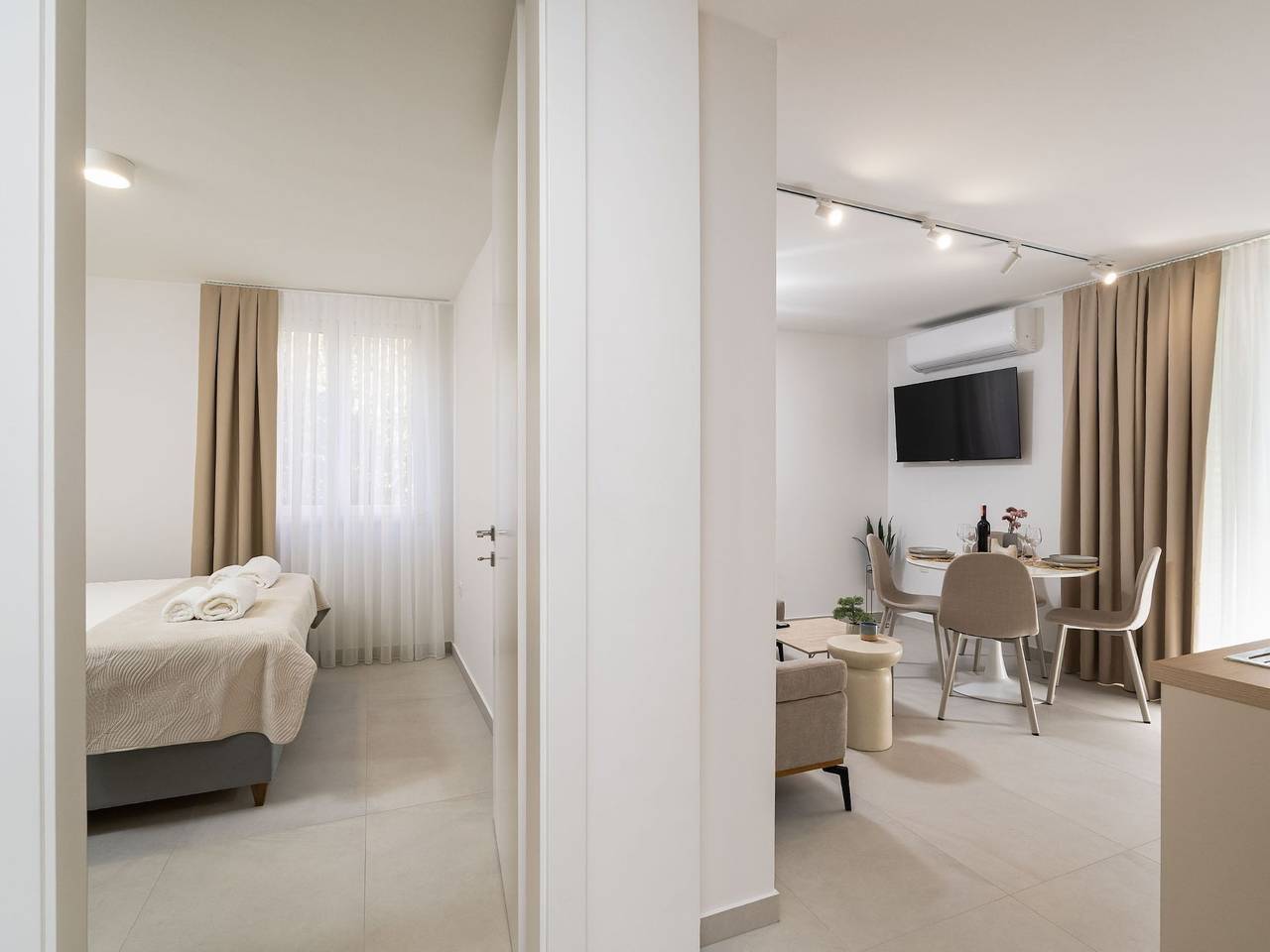 Geheel appartement, Modern City Escape - Two Bedroom Apartment with Balcony in Dubrovnik, Grad Dubrovnik