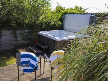 Cottage for 11 People in Trearddur Bay, Isle of Anglesey, Photo 1