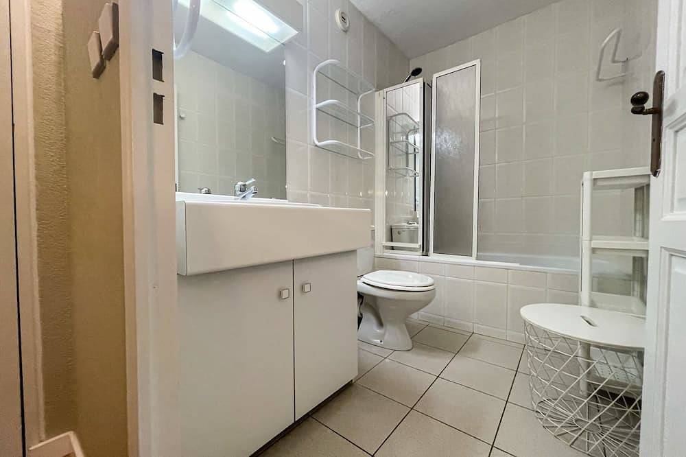 Entire apartment, El Refugio de Enveitg in Enveitg, Prades region