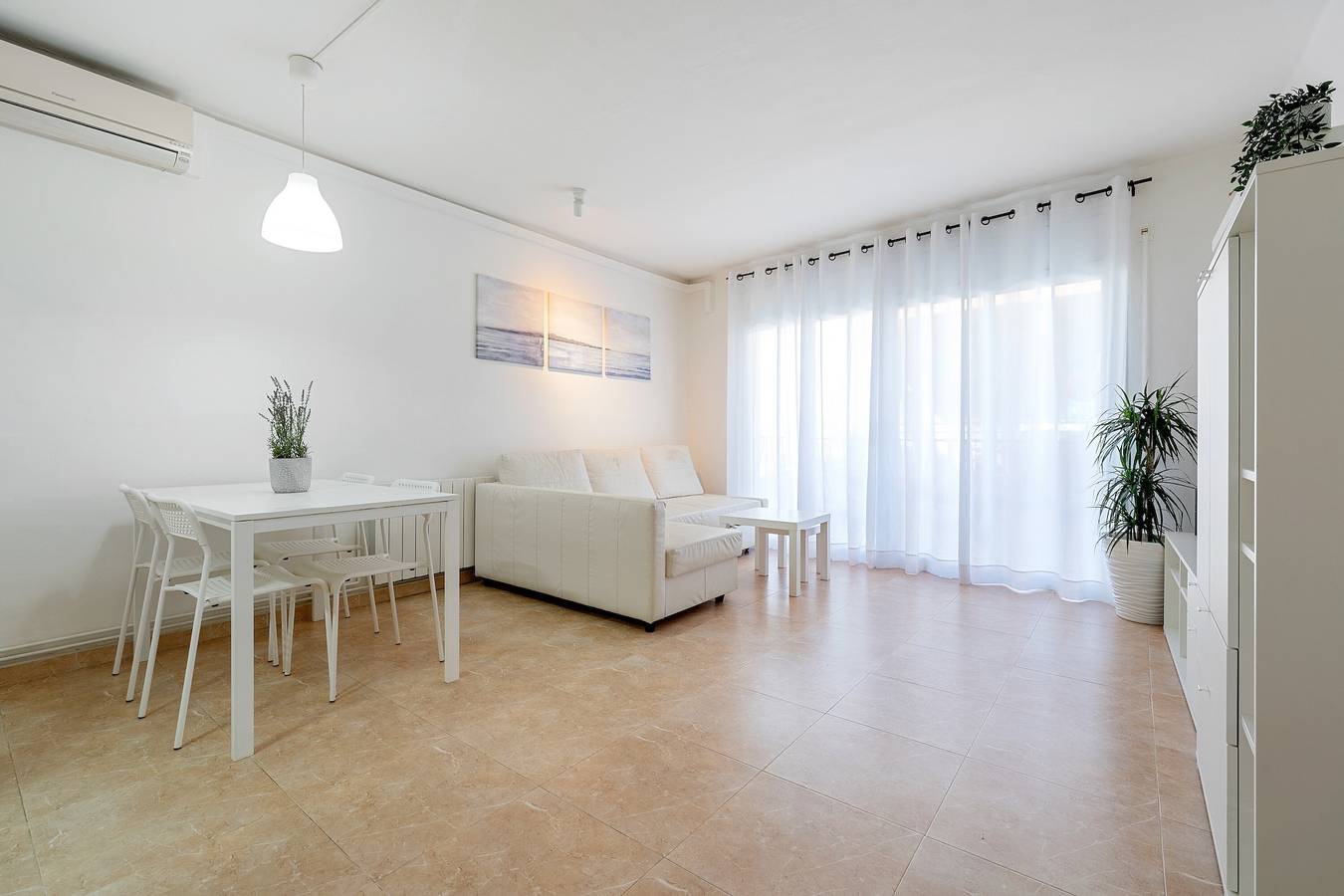 Apartamento entero, Apartamento 'Center Beach Calafell' con balcón, Wi-Fi y aire acondicionado in Calafell, Costa Dorada