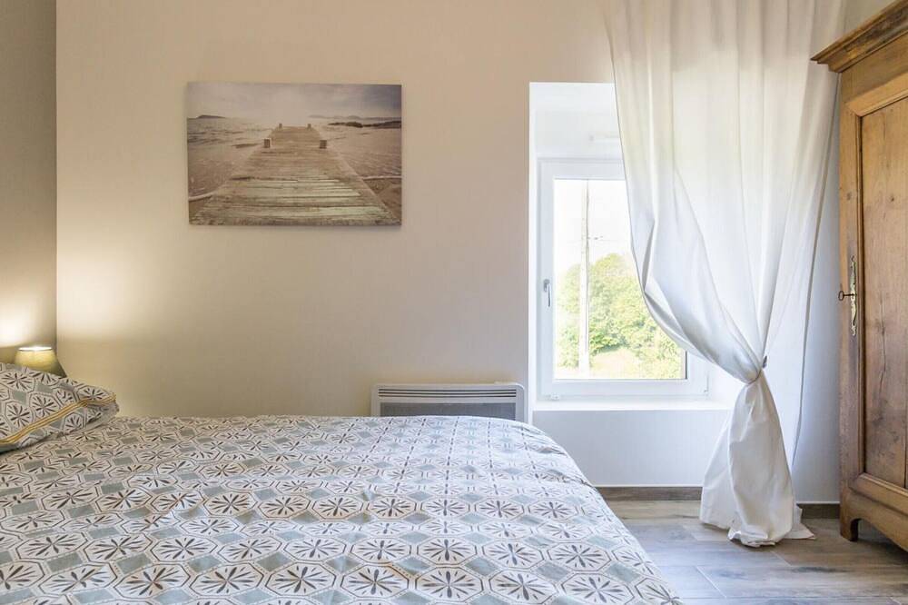 Maison paisible en pierre avec terrasse et cheminée in Sartilly-Baie-Bocage, Côte de la Déroute