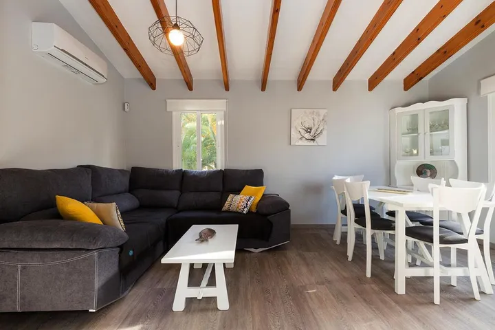 Casa de vacaciones para 4 personas, con terraza además de jardín y piscina - 1