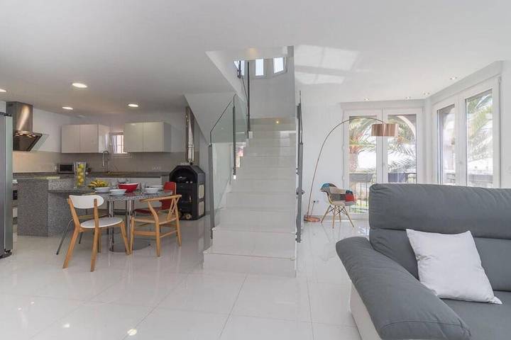 Location de vacances pour 4 personnes, avec terrasse et piscine, adapté aux familles dans Playa Flamenca - 4
