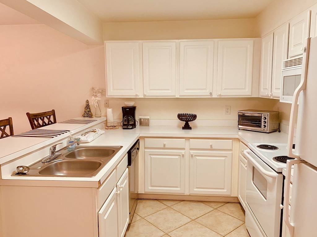 Ganze Wohnung, Lovely Cozy Condo In A Tropical Oasis Centrally Located ! in Fort Myers, Southwest Florida