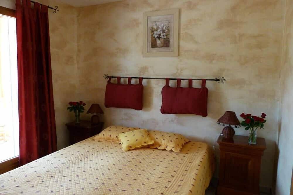 Appartement entier, Gîte dans Mas Provençal-Grand confort-Vue exceptionnelle-Patio-Piscine partagée in Pernes-les-Fontaines, Parc naturel régional du Mont-Ventoux