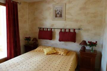 Gîte pour 5 Personnes dans Pernes-les-Fontaines, Parc naturel régional du Mont-Ventoux, Photo 1