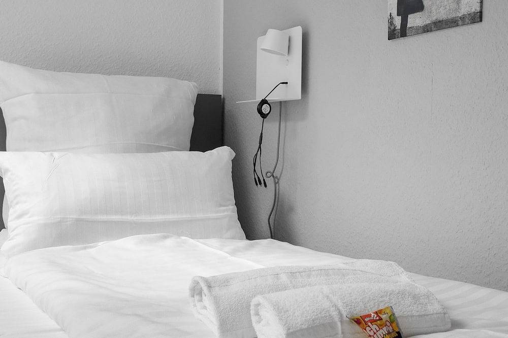 Entire apartment, Charming 3-room apartment - ideal for large groups (up to 12 people) in Homberg/Ruhrort/Baerl, Duisburg