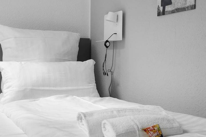 Appartement entier, Charming 3-room apartment - ideal for large groups (up to 12 people) in Homberg/Ruhrort/Baerl, Duisbourg
