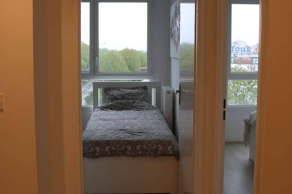 Entire apartment, 3 Bedroom Apartment in Ã‰vry-Courcouronnes in Évry-Courcouronnes, Essonne