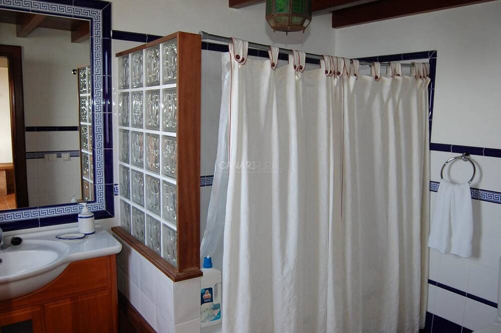 Apartamento entero, Casa Rural Lina Medina: Tradición y Confort con Piscina y Barbacoa en in La Polvacera, Breña Baja