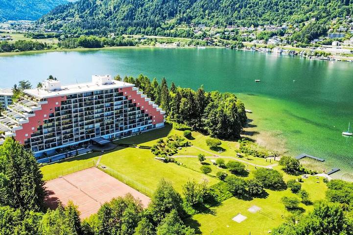 Entire apartment, Studio Landskron Seezugang in Villach, Lake Ossiach