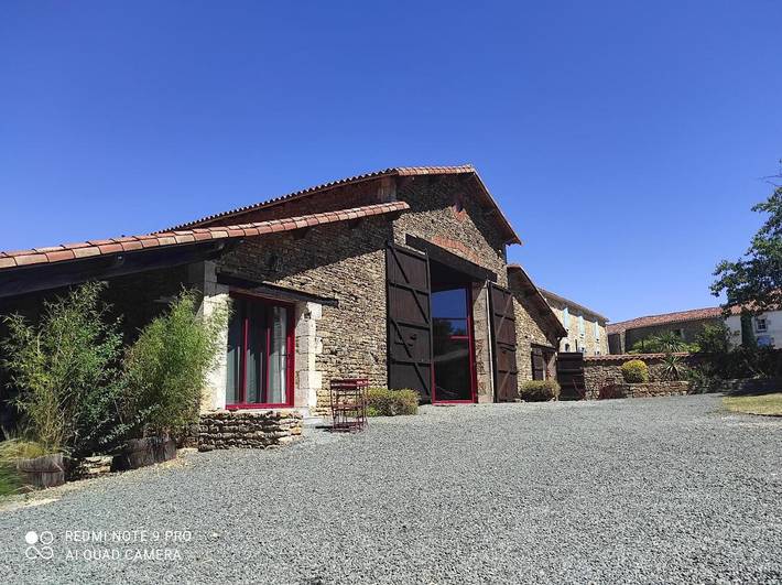 Location de vacances pour 4 personnes, avec Jardin ainsi que Bassin pour enfant et Piscine à Saint-Juire-Champgillon