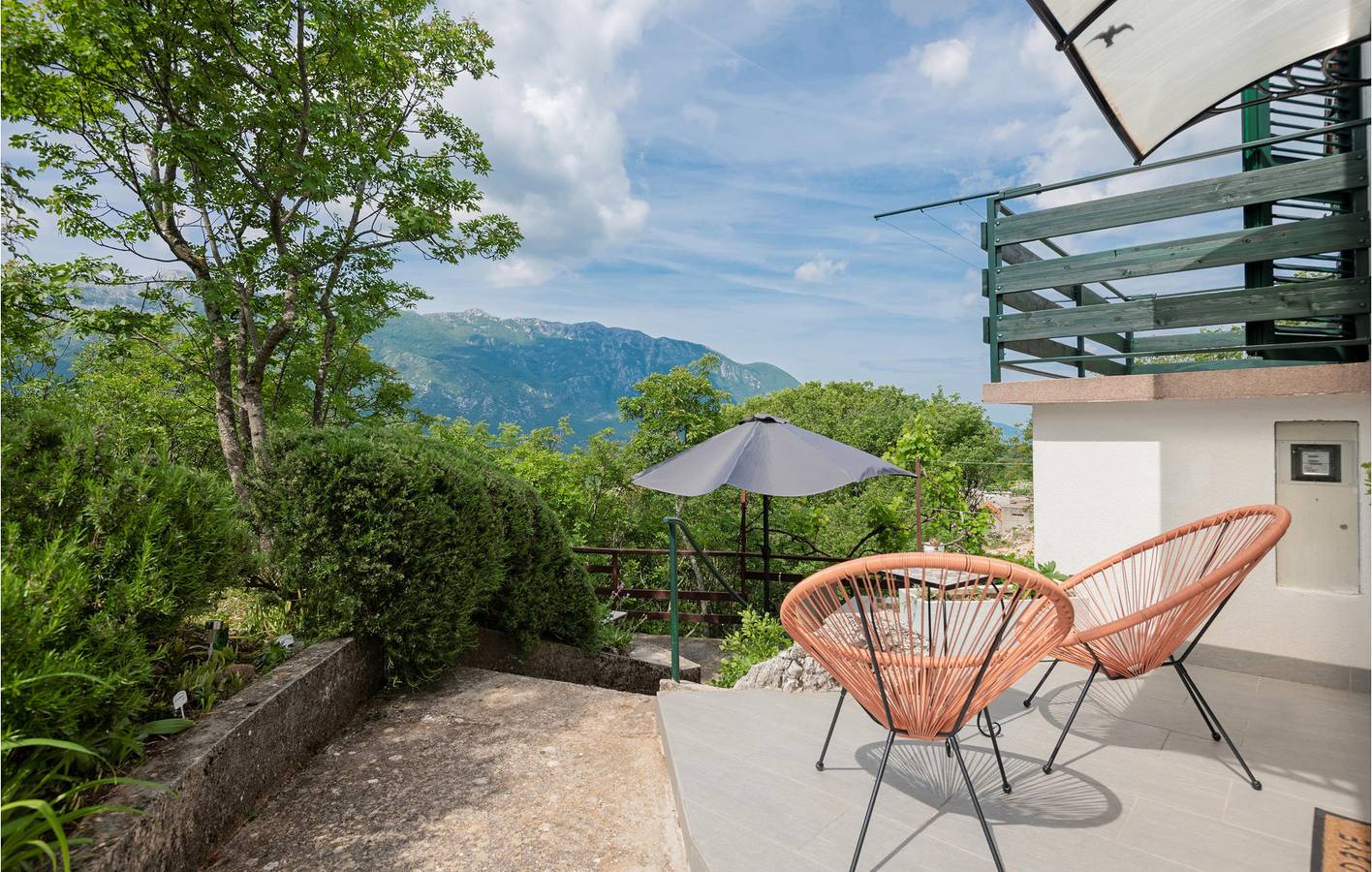 Gemütliche Ferienwohnung mit Terrasse, Küche, WLAN und Parkplatz in Zagvozd, Makarska Riviera