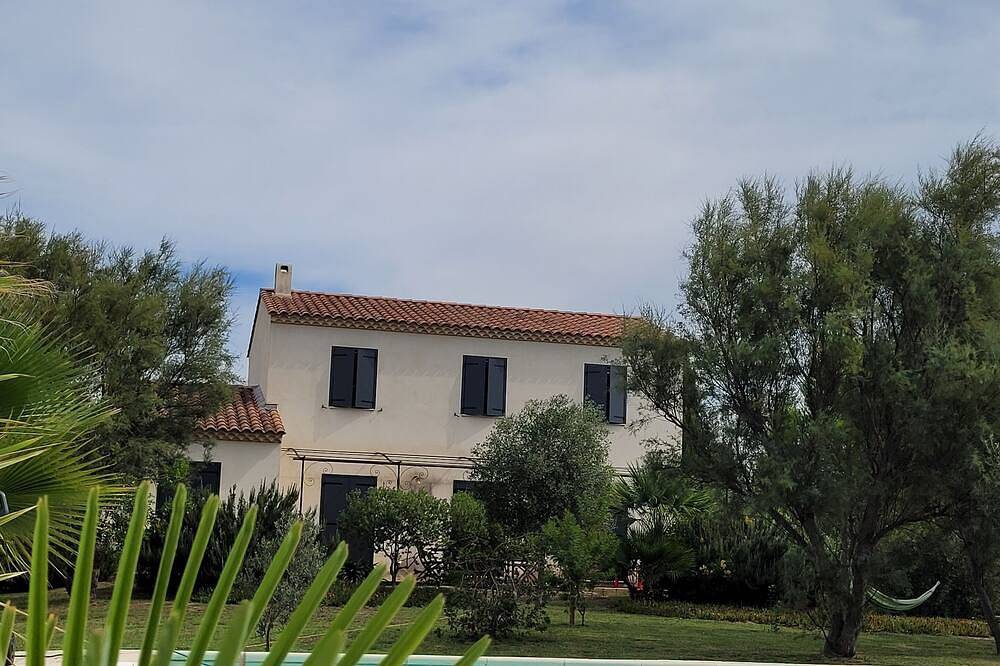 Provencal villa in the Camargue between Arles and Saintes-Maries-de-la-mer in Albaron, Arles