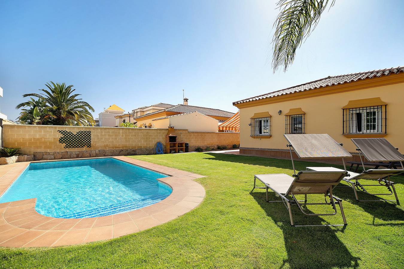 Ferienhaus 'Chalet mit Pool in La Barrosa' mit privatem Pool, privater Terrasse und Wlan in Playa La Barrosa, Chiclana de la Frontera