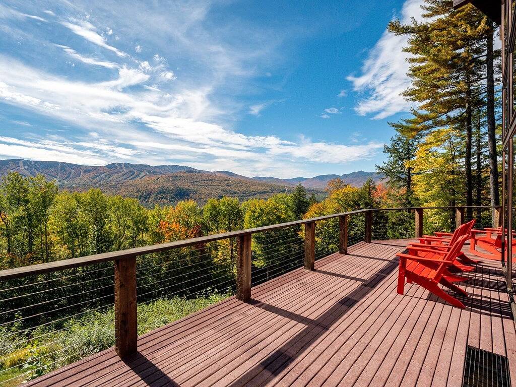 The Ridge House-Modern Chalet! Spectacular Slope Views in Newry, Sunday River