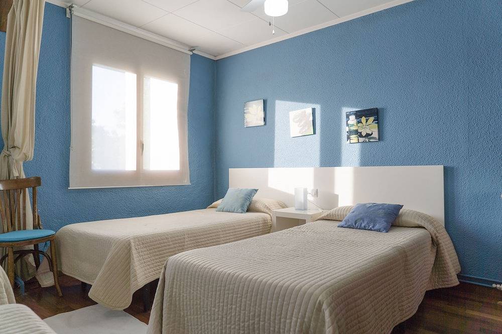 Self catering La Pausa Rural for 10 people in Olost, Osona