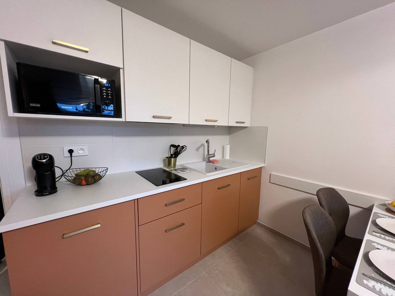 Ganzes Studio, Renoviertes Studio im Herzen des Skiortes mit Parkplatz, Bergblick und Skiraum in La Salle-les-Alpes, Serre Chevalier