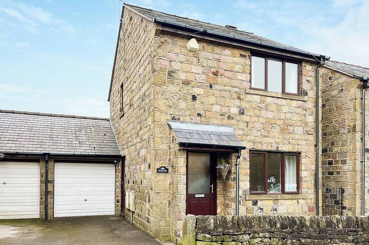 Cottage for 3 people, with garden, with pets in Sheffield