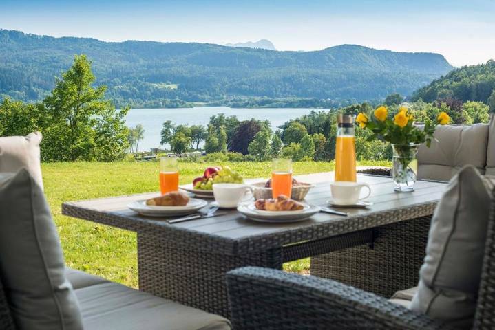 Ferienwohnung für 8 Personen, mit Balkon und Terrasse sowie Garten und Seeblick in Keutschach am See