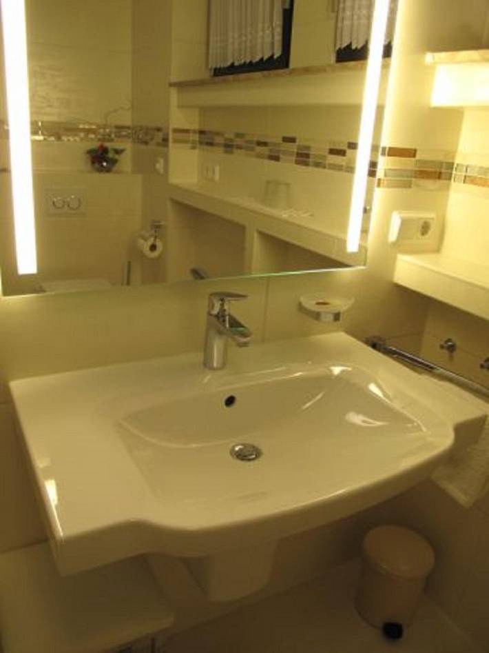 Doppelzimmer, Dusche, Wc, 1 Schlafraum in Saarlouis, Saargau