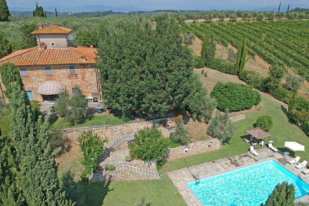Villa indipendente con piscina nel Chianti, 10 persone, Ac, peaceful location. in San Casciano in Val di Pesa, Firenze province