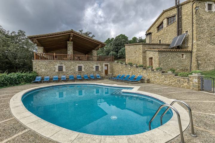 Casa rural para 42 personas, con jardín, Se admiten mascotas en Pla de l'Estany