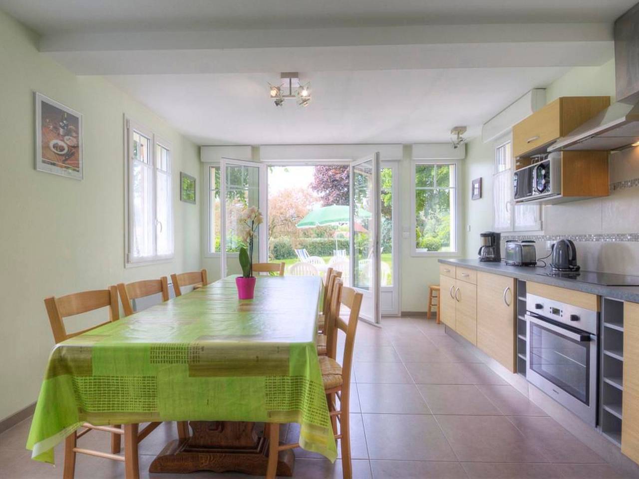 Renovated house with garden near the Saône in Labruyère, Beaune region