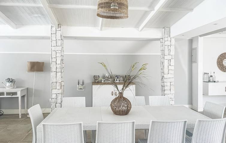 Appartement confortable avec piscine, climatisation et télévision par câble à 1000 m de la plage in Leporano, Golfe de Tarente