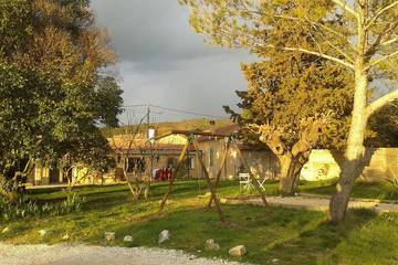 Gîte pour 14 personnes, avec jardin à Euzet