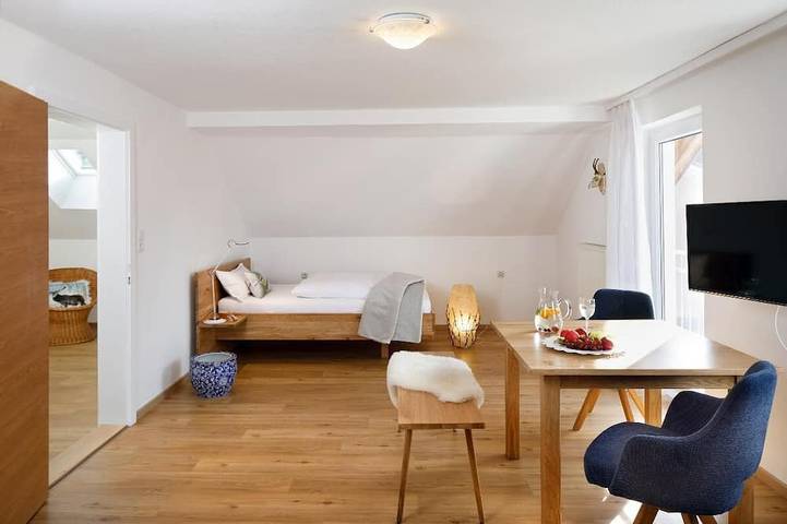 Ganze Wohnung, Komfortables Ferienhaus mit drei Terrassen in Weiding, Ostbayern
