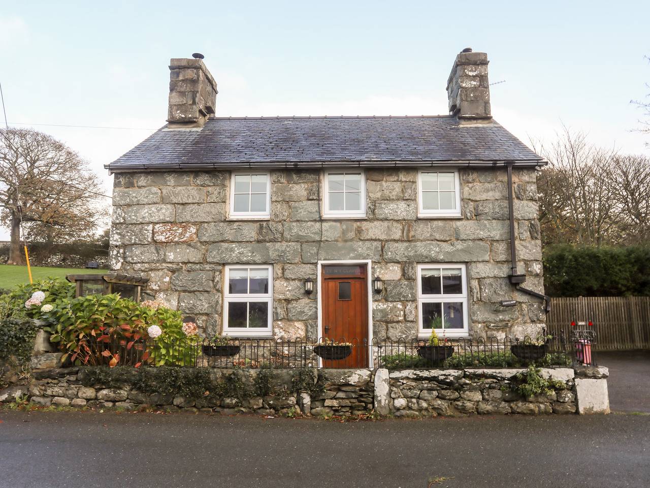 Ty'n y Clawdd in Dyffryn Ardudwy, Snowdonia