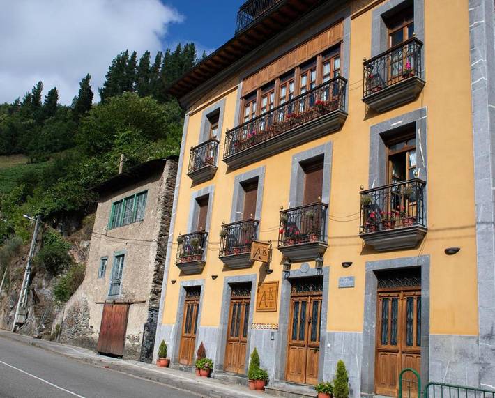 Casa rural para 6 personas, con vistas y terraza, Se admiten mascotas en Cangas del Narcea